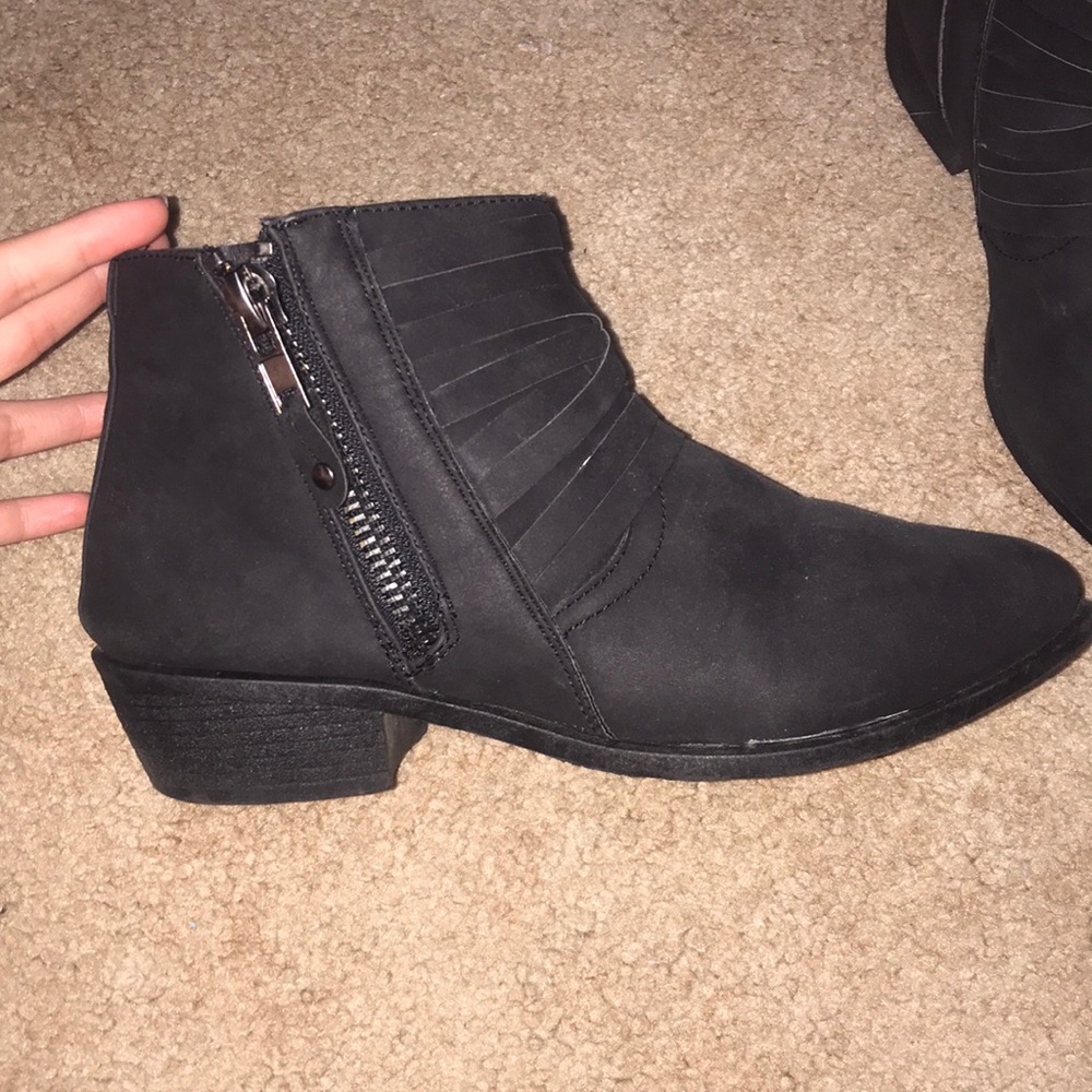 Shoes - Picture 2 of 6